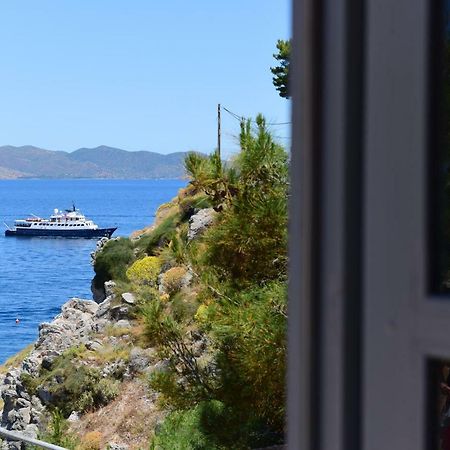 Douskos Beach House Lägenhet Hydra  Exteriör bild