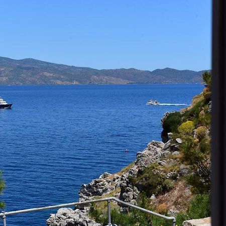 Douskos Beach House Lägenhet Hydra  Exteriör bild