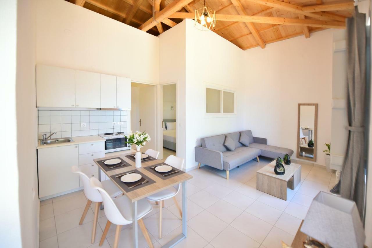Douskos Beach House Lägenhet Hydra  Exteriör bild