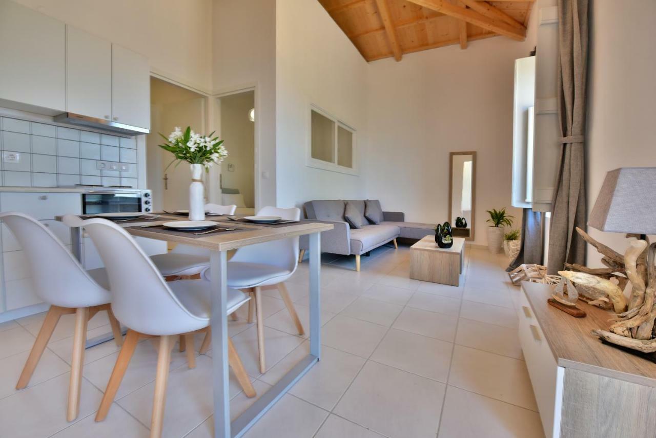 Douskos Beach House Lägenhet Hydra  Exteriör bild
