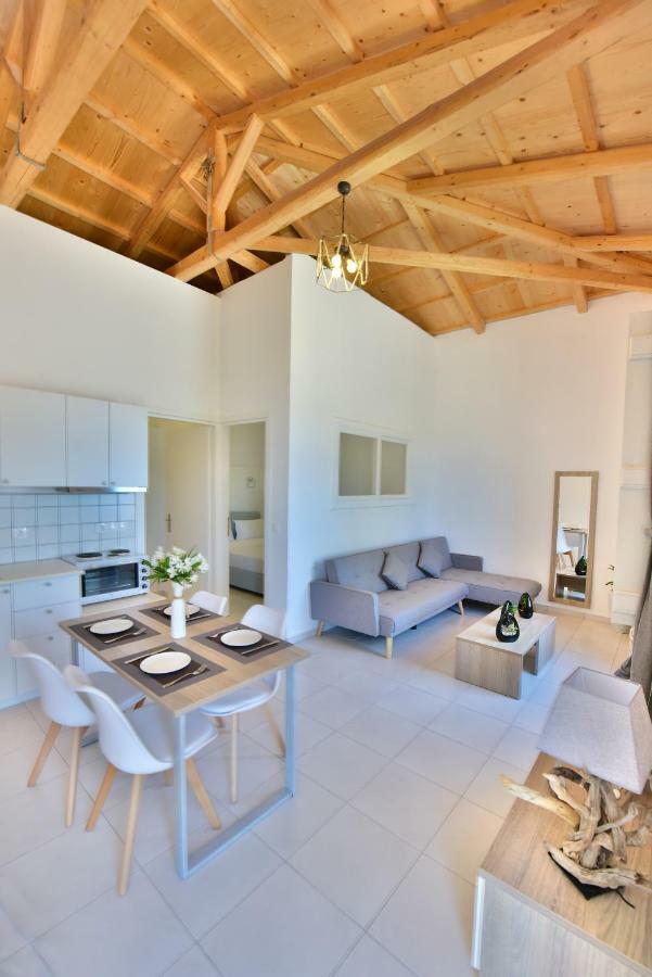 Douskos Beach House Lägenhet Hydra  Exteriör bild